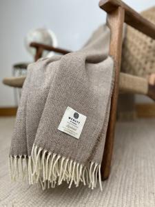 Mcnutt of Donegal McNutt of Donegal plaid lambswool 140x200 Spotted butterscotch