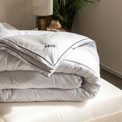 Dekbed McGregor Hotel Deluxe 4 Seizoenen - 4 Seizoenen & Zomer & Winter & Perfect Voor Koude Nachten - 140x200 Cm (Eenpersoons) - McGregor - Dekbed-Discounter.nl Dekbed McGregor Hotel Deluxe 4 Seizoenen - 4 Seizoenen & Zomer & Winter & Perfect Voor Koude Nachten - 140x200 Cm (Eenpersoons) - McGregor - Dekbed-Discounter.nl