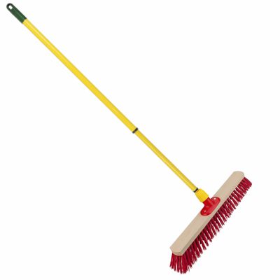 Houten harde straatbezem/buitenbezem rood elaston 50 cm met metalen telescoopsteel geel 80 - 130 cm