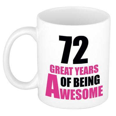 Verjaardag 72 jaar Koffiemok Cadeau - Great years of being awesome - wit/roze - voor dames