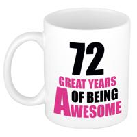 Verjaardag 72 jaar Koffiemok Cadeau - Great years of being awesome - wit/roze - voor dames