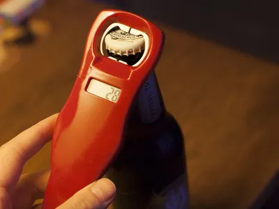 Pratende Flessenopener