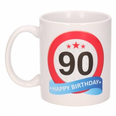 90 jaar Verjaardag koffiemok - cadeau beker - stopbord print - 300 ml - keramiek - wit 90 jaar Verjaardag koffiemok - cadeau beker - stopbord print - 300 ml - keramiek - wit
