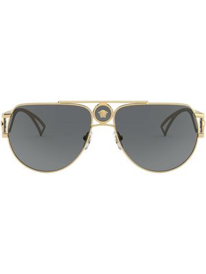 Versace Eyewear lunettes de soleil Medusa à monture aviateur - Or