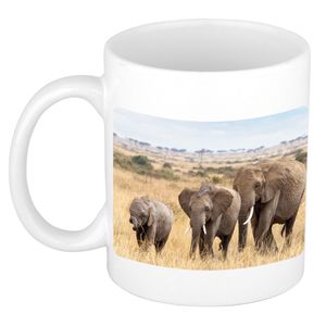 Kudde Afrikaanse olifanten in de Savanne dieren mok / beker wit 300 ml