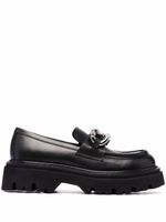 Casadei mocassins en cuir à détail de chaîne - Noir