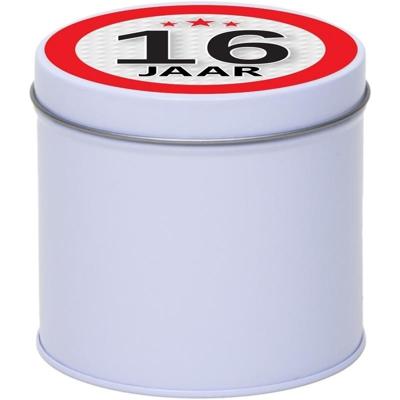 Cadeau koek of snoep blik - met 16 jaar opdruk sticker - 10 x 10 cm - Cadeauverpakking verjaardag