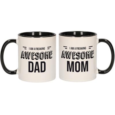 Freaking Awesome Dad en Mom koffiemokken - Cadeau bekers set - voor Papa en Mama