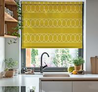 Geel cirkels patroon raambekleding keuken