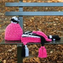 Yarn and Colors Black White and Bright Hat Haakpakket 035 Girly Pink