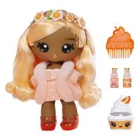 MGA Entertainment Yummiland grote pop + lipglossdiertje - piper peach MGA Entertainment Yummiland grote pop + lipglossdiertje - piper peach
