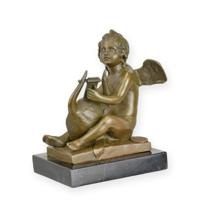 A BRONZE SCULPTURE AF AN SITTING ANGEL