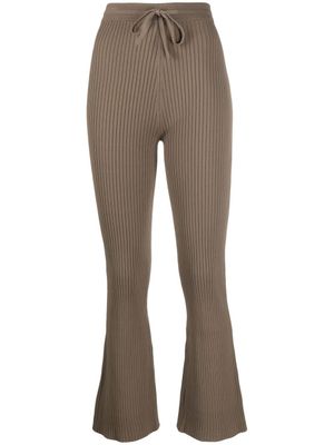 Nanushka pantalon court en maille nervurée - Marron