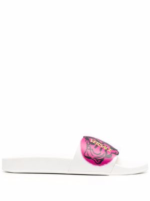 Versace claquettes à logo imprimé - Blanc