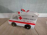 Houten ambulance (met naam) - thumbnail