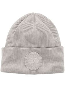 Canada Goose bonnet nervuré à patch logo - Gris