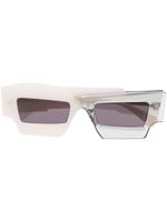 Kuboraum lunettes de soleil teintées à monture carrée - Blanc