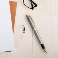 Parker - IM - Vulpen graveren - Links (Geborsteld metaal)