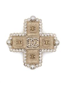 CHANEL Pre-Owned broche sertie de strass à logo CC (années 2000) - Or