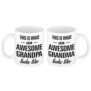 Awesome grandma en grandpa looks like mok - Cadeau beker set voor Opa en Oma   -