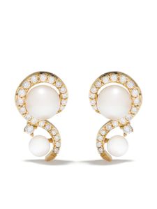 Yoko London puces d'oreilles Trend en or jaune 18ct ornées de diamants et de perles