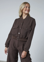 Sisters Point Jasje Garwin-Ja20 | D. Chocolate