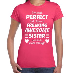 Freaking awesome Sister / zus cadeau t-shirt roze dames