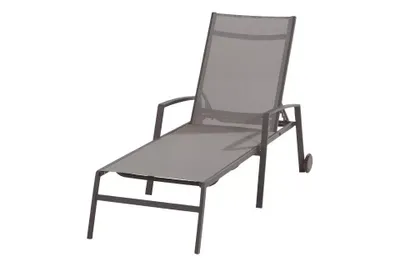 Solana sunbed with wheels - matt carbon | 4 Seasons Outdoor