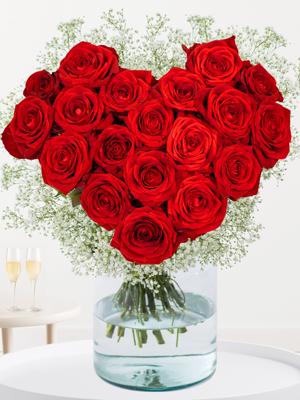 Boeket rode rozen in hartvorm met gipskruid - Red Naomi - Valentijnsdag