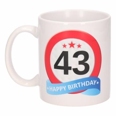 43 jaar Verjaardag koffiemok - cadeau beker - stopbord print - 300 ml - keramiek - wit