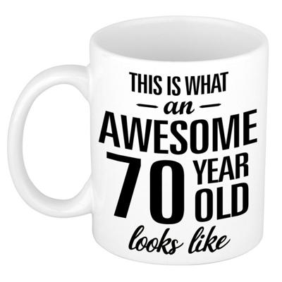 Awesome 70 year verjaardag cadeau - koffiemok - beker - wit - 330 ml