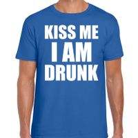 Fun t-shirt kiss me I am drunk blauw voor heren - thumbnail