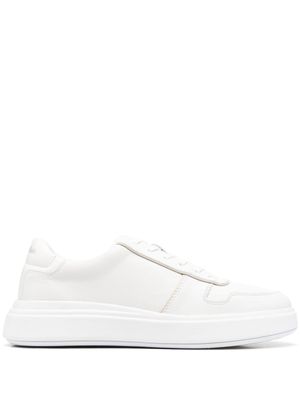Calvin Klein baskets à plateforme - Blanc