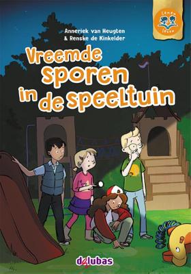 Vreemde sporen in de speeltuin (Hardback)