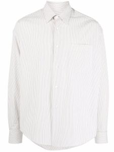 AMI Paris chemise boutonnée à fines rayures - Blanc