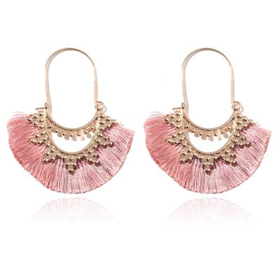 Deja Jewels Bohemian Goudkleurige Oorbellen met Roze Franje Waaierhangers