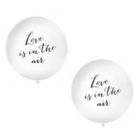 Set van 2x stuks mega ballonnen wit met Love is in the air tekst