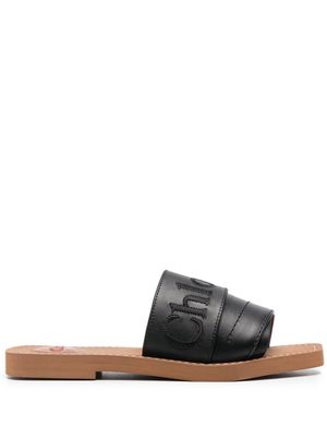 Chloé sandales en cuir à logo brodé - Noir