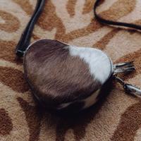 Leren hartvormige tas koeienprint - MŌSZ Love