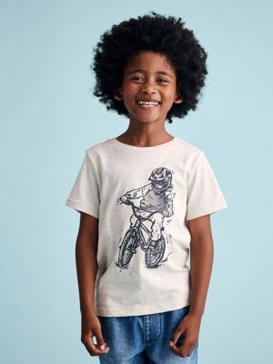 Basics jongensshirt met print op de voorkant gemêleerd wit
