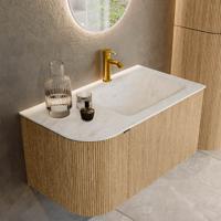 Badmeubel Mondiaz Kurve-Dlux | 85 cm | Meubelkleur Oak | Wastafelkleur Opalo | Solid surface | Rechts spoelbak | 1 kraangat Badmeubel Mondiaz Kurve-Dlux | 85 cm | Meubelkleur Oak | Wastafelkleur Opalo | Solid surface | Rechts spoelbak | 1 kraangat
