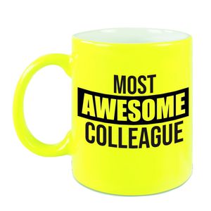 1x stuks personeel / collega cadeau mok neon geel / most awesome colleague   -