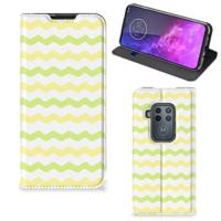 Motorola One Zoom | Hoesje met Magneet | Waves Yellow