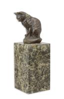 A BRONZE SCULPTURE OF A SITTING CAT