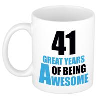 Verjaardag 41 jaar Koffiemok Cadeau - Great years of being awesome - wit/blauw
