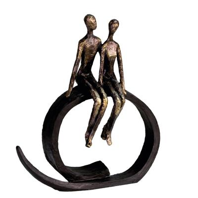 Polysculptuur Close bronskleur