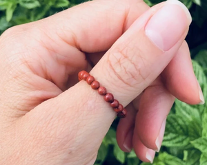 Ring van edelsteenkralen rood koraal - Sieraden - Spiritueelboek.nl