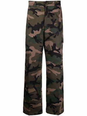 Valentino Garavani pantalon droit à motif camouflage - Vert