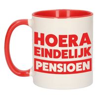 Pensioen mok / beker rood Hoera eindelijk met pensioen 300 ml