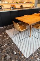 Louis de Poortere - 9135 Waves Shores Amazon Mud - 140x200 cm Vloerkleed